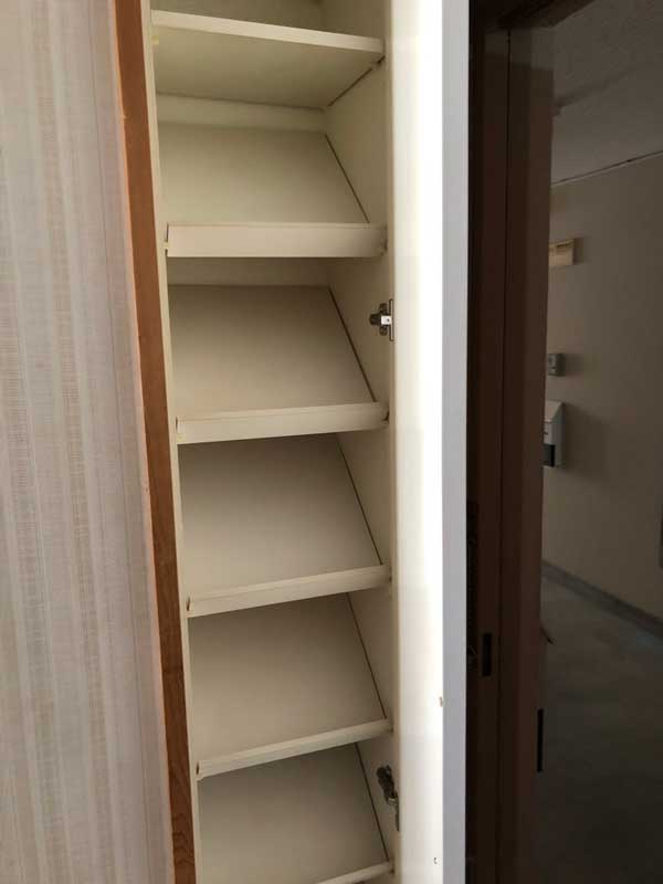 玄関の靴入れ