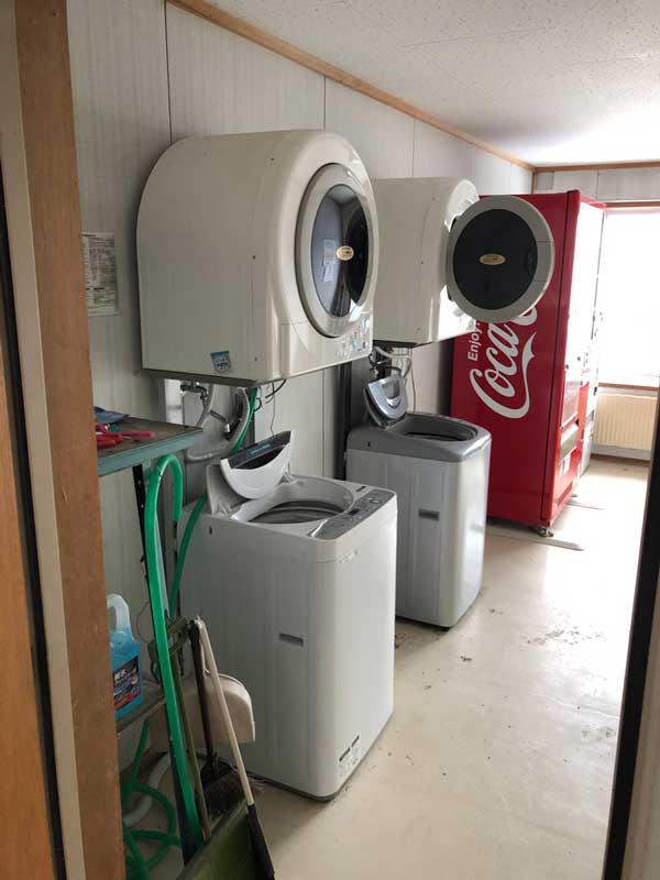 共用の洗濯機と乾燥機